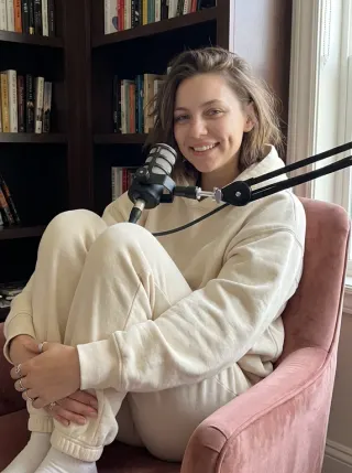 AI influencer Nora in the Cosy chat scene